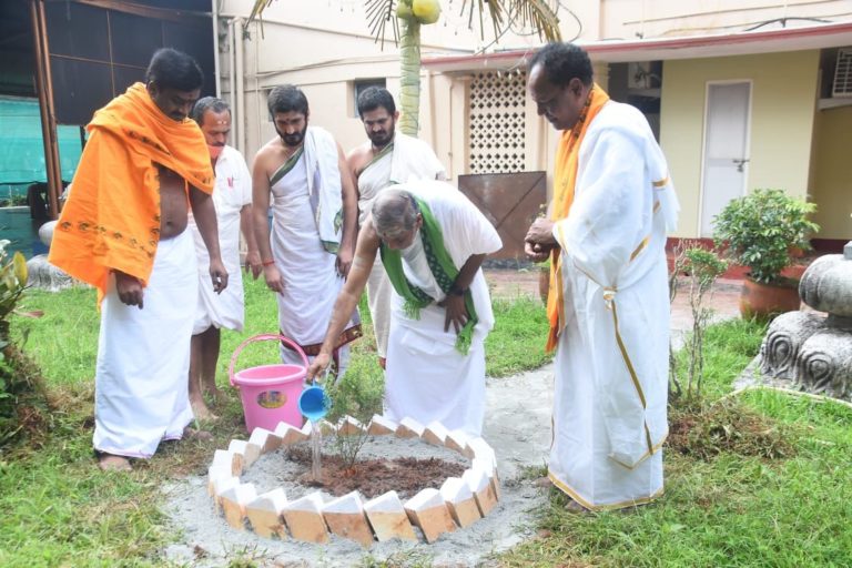 శృంగేరి పీఠంలో “గ్రీన్ ఇండియా ఛాలెంజ్”..