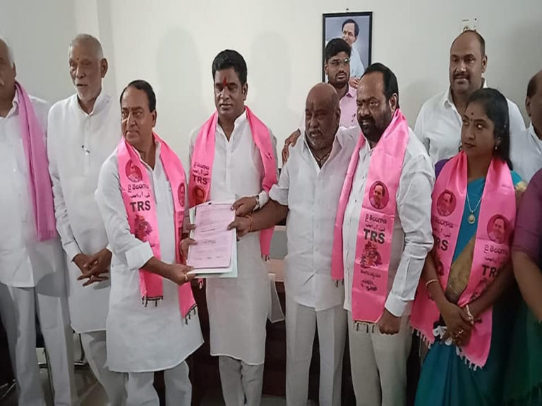 స్థానిక ఎమ్మెల్సీకి నామినేష‌న్ దాఖ‌లు చేసిన దండే విఠ‌ల్..