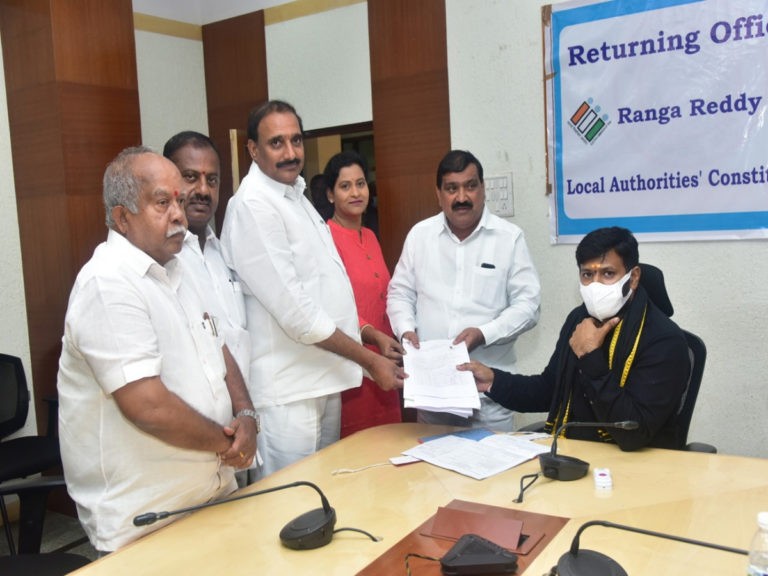 టీఆర్‌ఎస్‌ ఎమ్మెల్సీ అభ్యర్థిగా పట్నం మహేందర్ రెడ్డి నామీనేషన్..