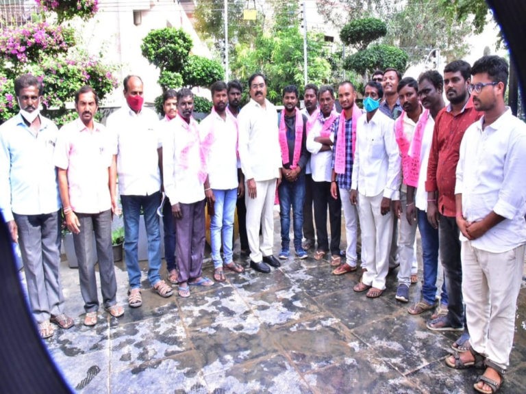 టీఆర్ఎస్‌లో చేరిన కాంగ్రెస్ నాయకులు..