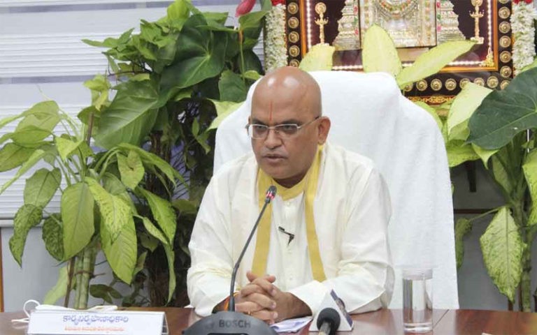 తిరుమల భక్తులకు ఇబ్బందులు లేకుండా చర్యలు: టిటిడి ఈఓ
