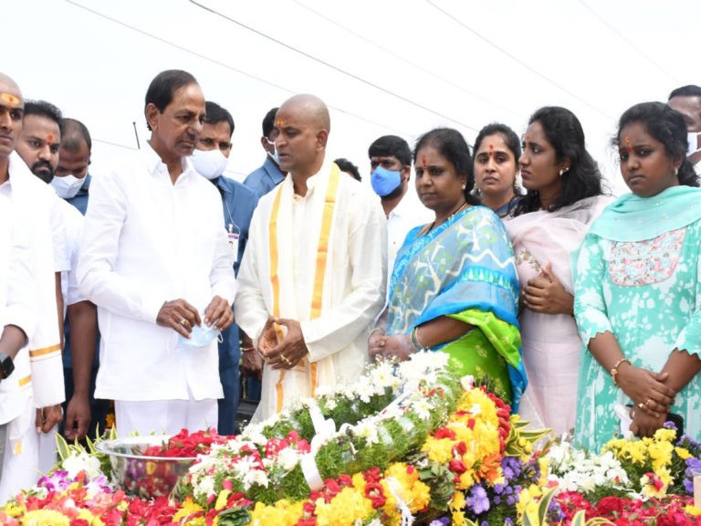 మంత్రి శ్రీనివాస్ గౌడ్‌ను పరామర్శించిన సీఎం కేసీఆర్‌..