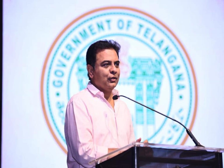 సోనూసూద్ వెంట మేమంతా ఉన్నాం- మంత్రి కేటీఆర్