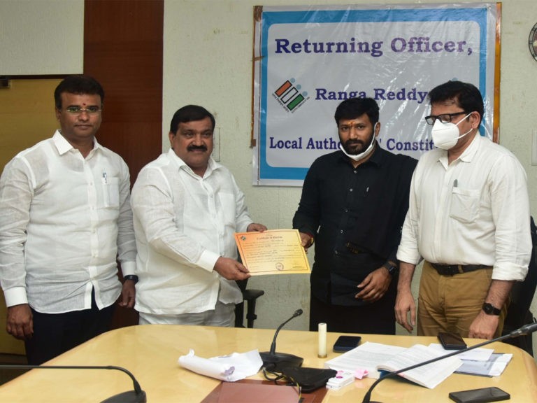 ఎమ్మెల్సీలుగా ధ్రువీకరణ పత్రాలు అందుకున్న TRS అభ్యర్థులు..