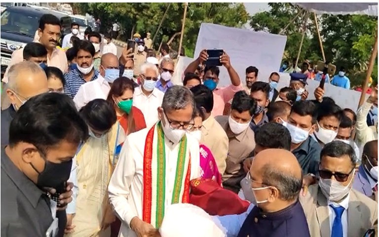స్వగ్రామంలో పర్యటించిన సీజేఐ ఎన్వీ రమణ..