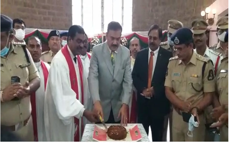 క్రిస్మస్ వేడుకలో పాల్గొన్న సీపీ అంజనీ కుమార్..