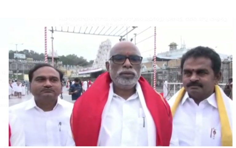 తిరుమల శ్రీవారిసేవలో ఎమ్మెల్సీ డొక్కా..