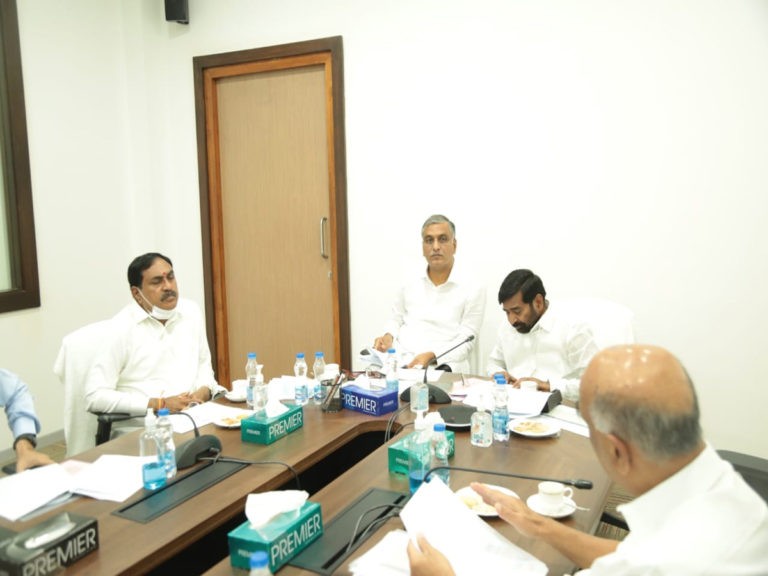 భారీ పెట్టుబడులతో విద్యుత్ సంస్థల విస్తరణ.. మంత్రుల సమీక్ష..