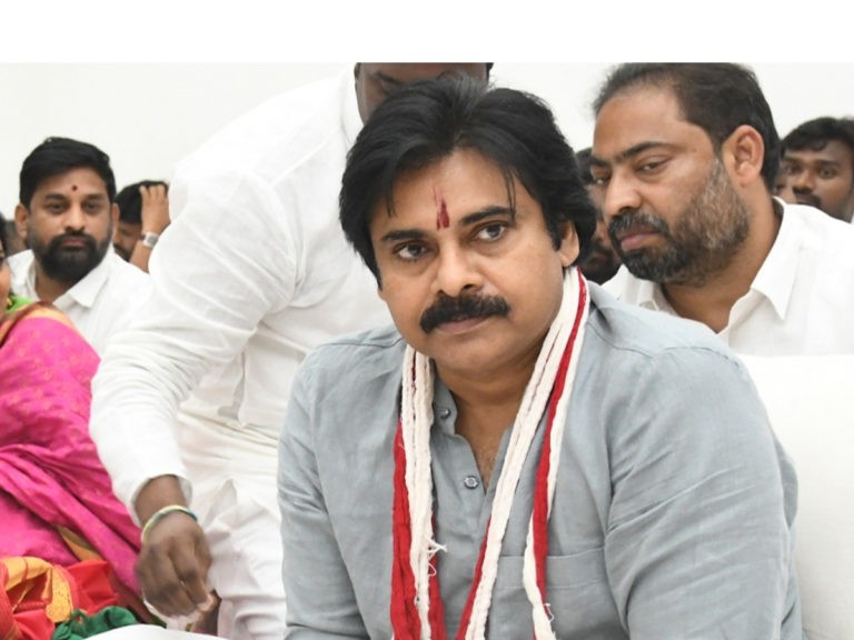 విశాఖ ఉక్కు ప‌రిశ్ర‌మ ప‌రిర‌క్ష‌ణ కోసం జ‌న‌సేనాని దీక్ష‌..