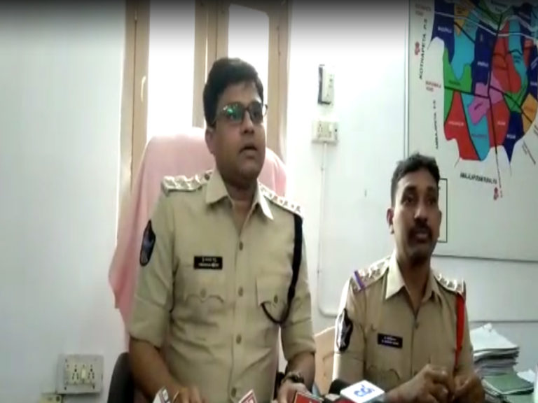 వైసిపి నేతలపై ఎస్సీ ఎస్టీ కేసు నమోదు..