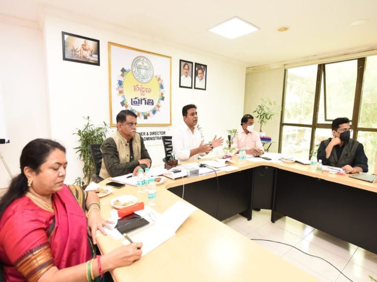 అధికారులు చిత్తశుద్ధితో పనిచేయాలి- మంత్రి కేటీఆర్