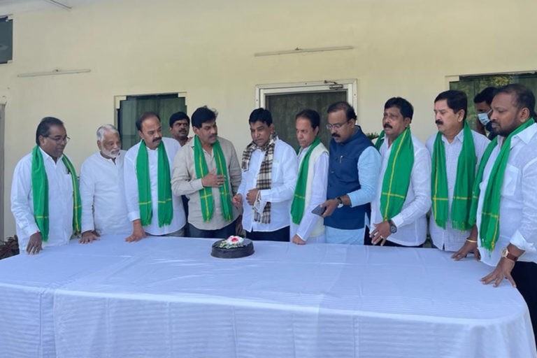 ఢిల్లీలో ఘనంగా ఎంపీ సంతోష్ జన్మదిన వేడుకలు..