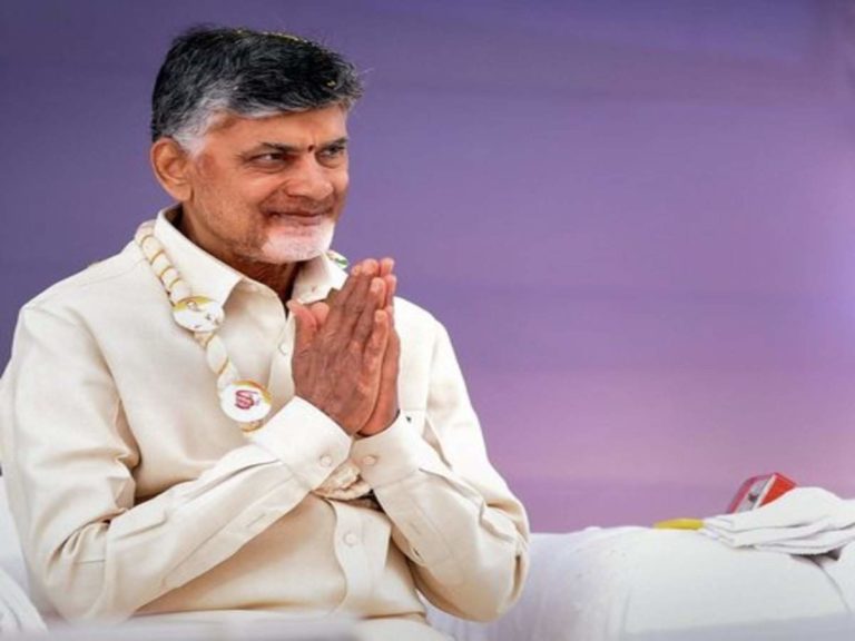 శ్రీవారిని దర్శించుకున్న మాజీ సీఎం చంద్రబాబు..