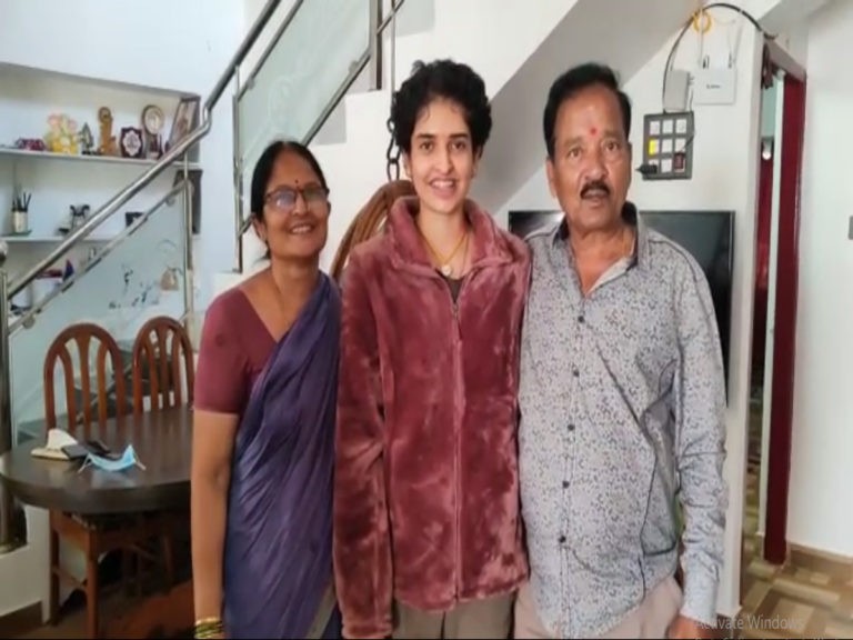 మంథనిని సందర్శించిన బ్యాడ్మింటన్ క్రీడాకారిణి కేయూర..
