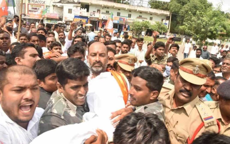 బండి సంజయ్‌కి 14 రోజుల రిమాండ్.. జైలుకు తరలింపు..