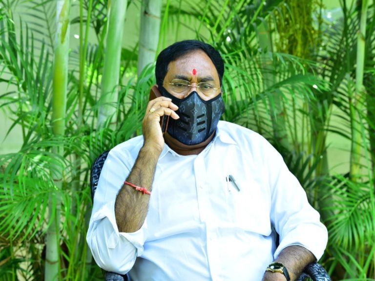 అధైర్య పడొద్దు.. మీకు నేను అండగా ఉంటాను- మంత్రి