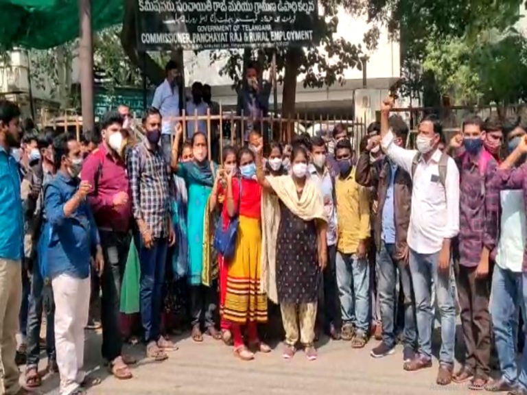 జూనియర్ పంచాయతీ కార్యదర్శులను ప్రభుత్వం ఆదుకోవాలి..