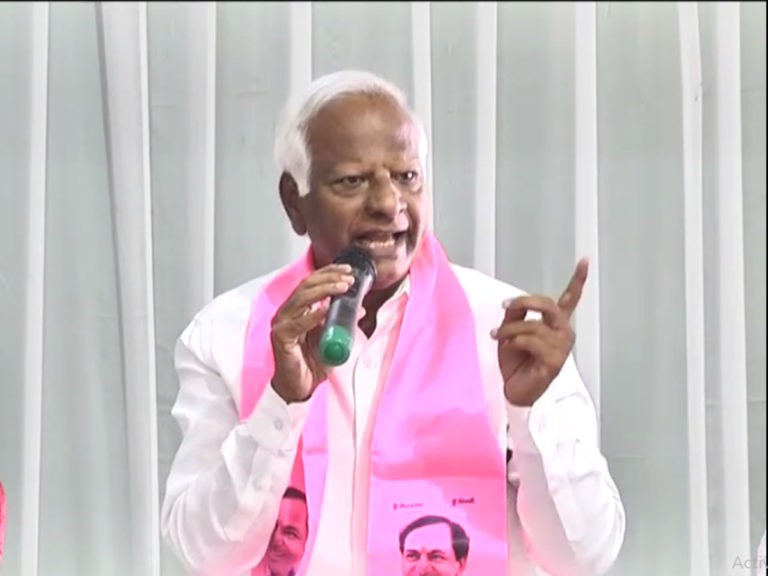 బండి నీకు దమ్ముంటే పీఎం ఇంటిముందు ధర్నా చెయ్- కడియం