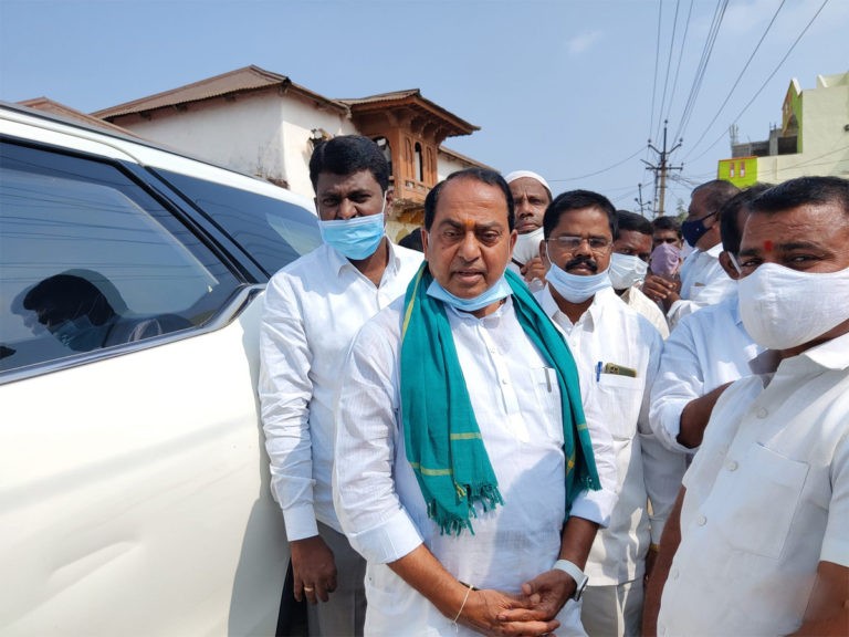 నష్టపోయిన వారికి డబుల్ బెడ్ రూమ్ ఇళ్ళు ఇస్తాం: మంత్రి