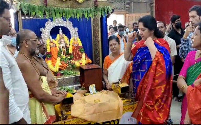 యాదాద్రి స్వర్ణ తాపడం కోసం నిలువుదోపిడీ ఇచ్చిన మంత్రి..