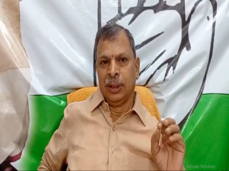 సినిమా టికెట్ రేట్లు తగ్గించాలని ఎవరు కోరలేదు..