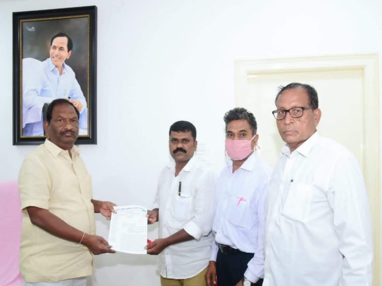 అంబేడ్కర్ సాహిత్యాన్ని ప్రజల్లోకి తీసుకుపోవాలి: మంత్రి కొప్పుల