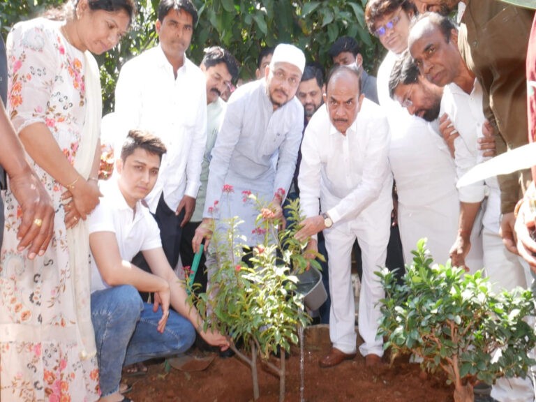 మొక్కలు నాటడం ప్రతి ఒక్కరి బాధ్యత- హోంమంత్రి మహమూద్ అలీ