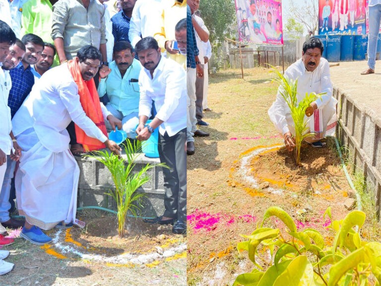 పుట్టిన రోజున మొక్కలు నాటిన ఎమ్మెల్యే రాజయ్య..