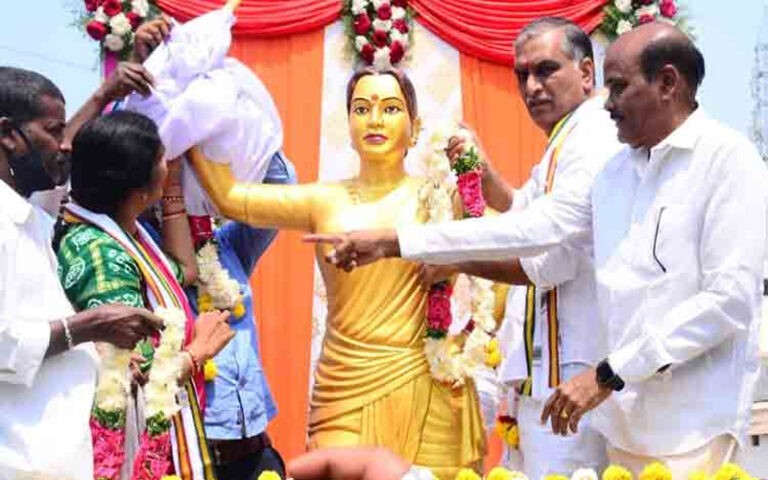 చాకలి ఐలమ్మ విగ్రహాన్ని ఆవిష్కరించిన మంత్రి హరీశ్‌..