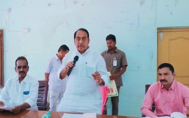 కేంద్రం వరి ధాన్యాన్ని తక్షణమే కొనుగోలు చేయాలి- మంత్రి