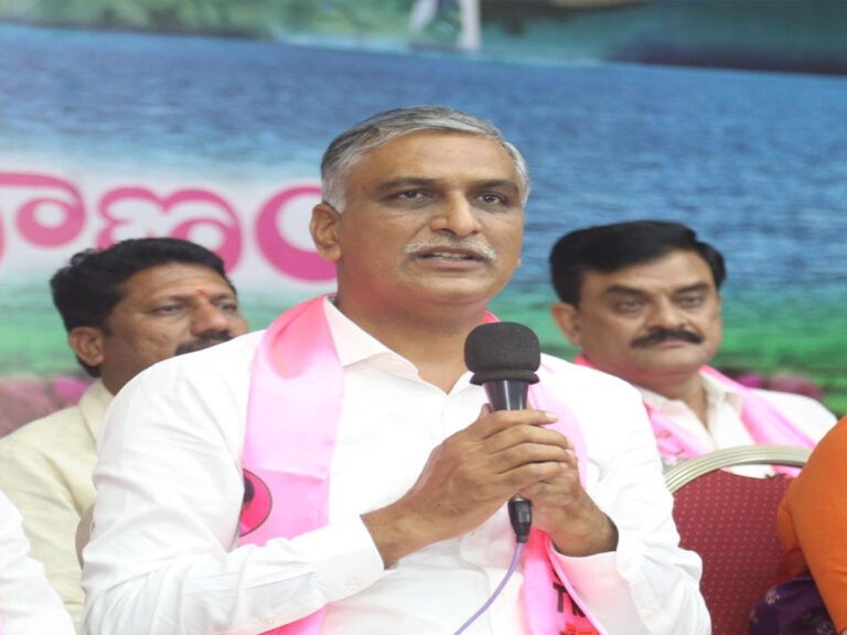 కేంద్రం గిరిజనుల గొంతు కోస్తోంది- మంత్రి హరీష్‌