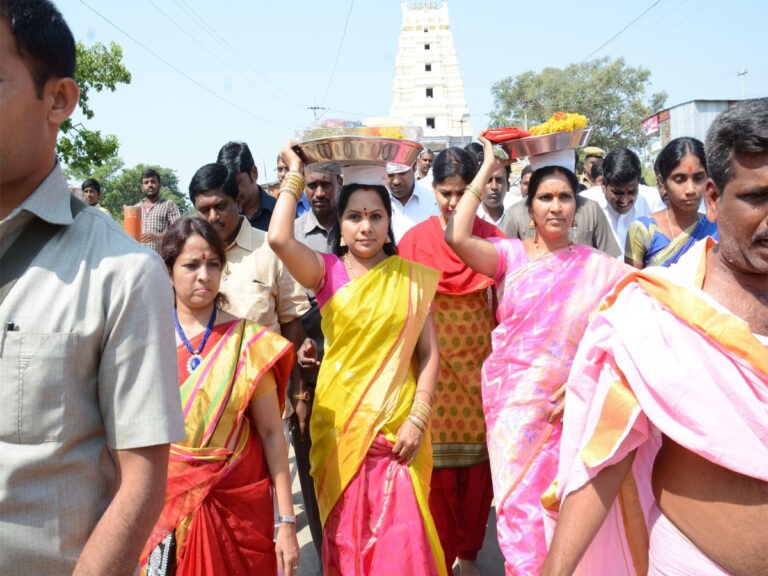 ఏడుపాయల దుర్గా మాత ఆలయానికి ఎమ్మెల్సీ కవిత విరాళం..