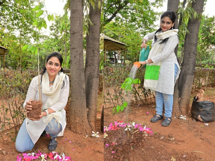 Anchor Gayathri Bhargavi