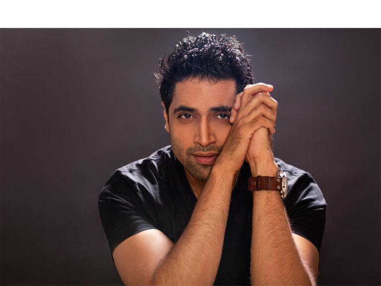 మ‌హేష్‌ క‌న్నీళ్ళు పెట్టి కౌగిలించుకున్నారు- అడ‌వి శేష్