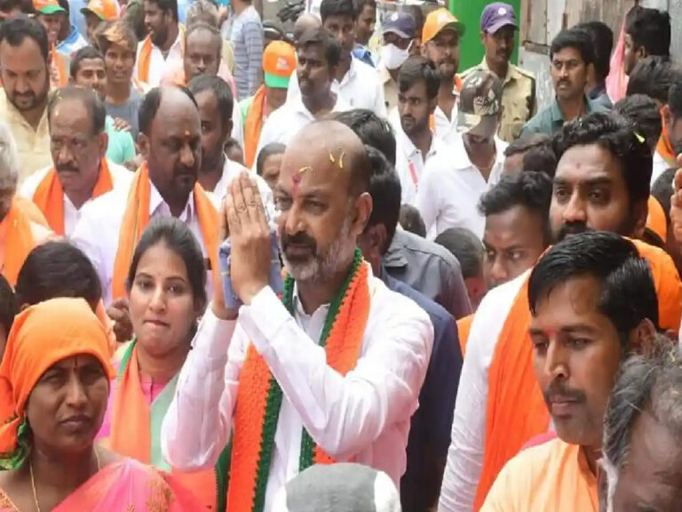 బండి పాద‌యాత్ర‌తో నేత‌ల మ‌ధ్య ఆధిప‌త్య పోరు..
