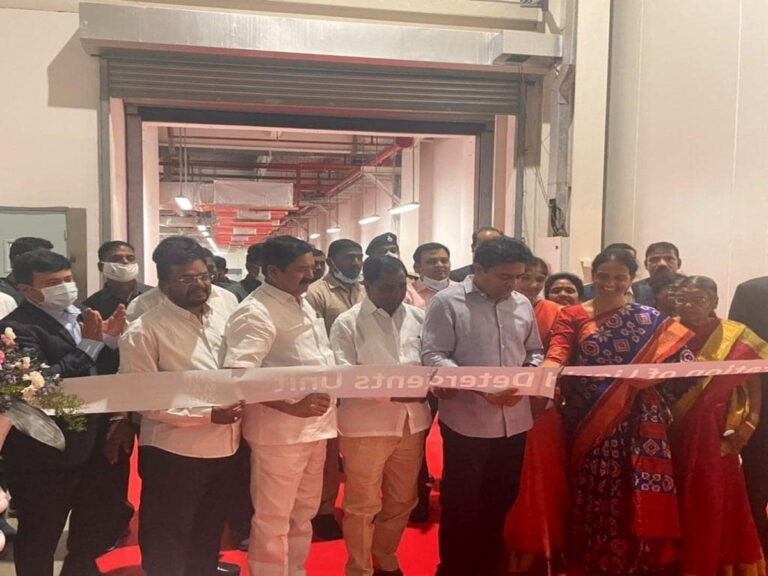 లిక్విడ్ డిట‌ర్జెంట్ ప్లాంట్‌ను ప్రారంభించిన మంత్రులు..