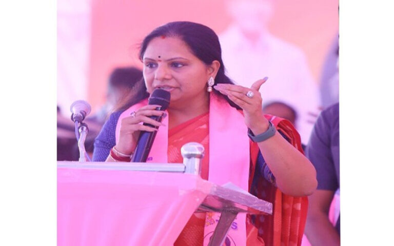 మోదీకి 8 ప్రశ్నలు.. కేంద్రంపై ఎమ్మెల్సీ కవిత ఫైర్‌..
