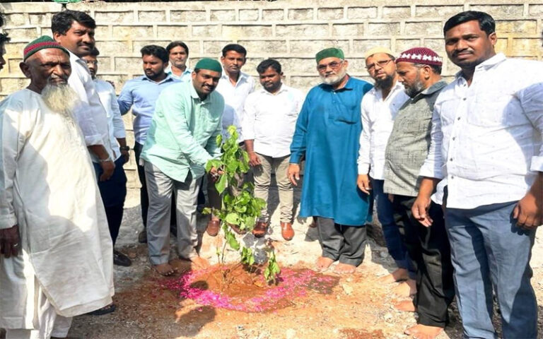 గ్రీన్ ఛాలెంజ్‌లో పాల్గొన్న కార్పొరేటర్ బాబా ఫసియుద్దీన్..