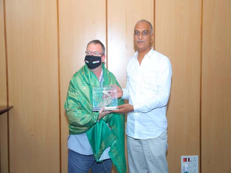 మంత్రి హరీశ్‌ను కలిసిన బ్రిటిష్ హై కమిషనర్..