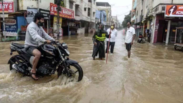 భారీ వర్షాలు…పోలీసుల కీలక సూచన!