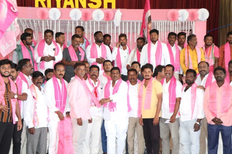 టీఆర్ఎస్‌లోకి చౌటుప్పల్ కాంగ్రెస్ నాయకులు..