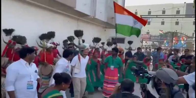 భారత్ జోడో యాత్ర.. రాహుల్ డ్యాన్స్