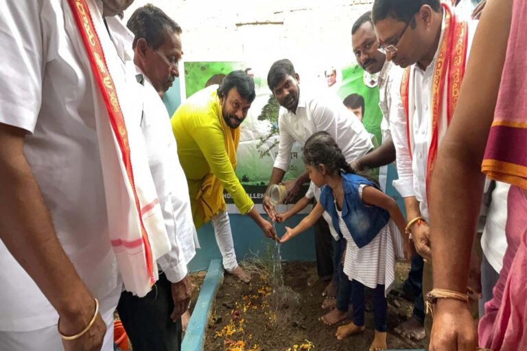 ఊరికో జమ్మిచెట్టు..మొక్కలు నాటిన ఎమ్మెల్యే బాలరాజు