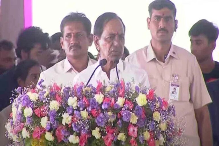 ఢిల్లీలో అవార్డులు… గల్లీలో నీచ రాజకీయాలు :సీఎం కేసీఆర్‌