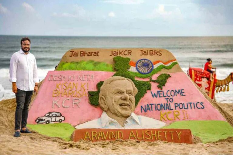 కేసీఆర్‌ జాతీయ పార్టీకి మద్దతుగా పూరీలో సైకత శిల్పం