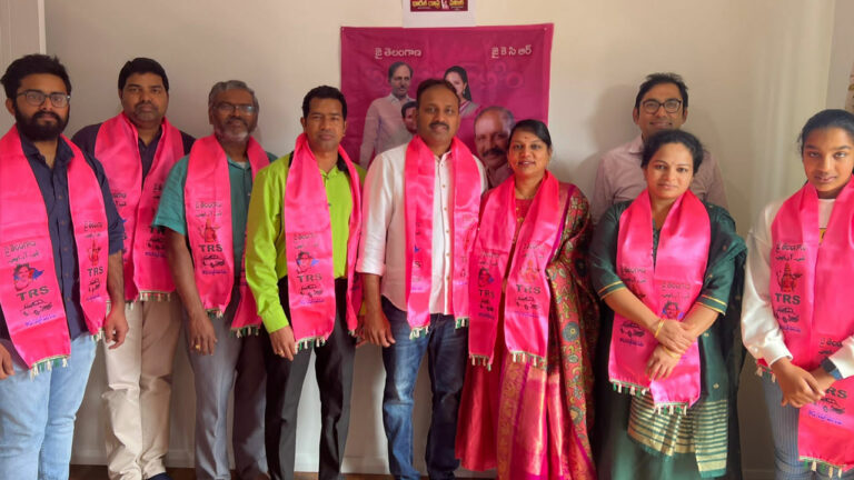 సీఎం కేసీఆర్ వెంటే ఎన్నారైలు..