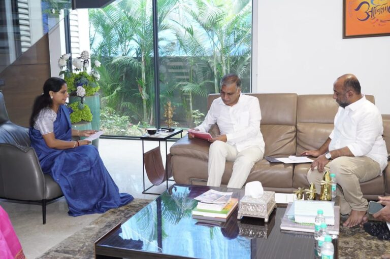 మంత్రి హరీశ్‌తో ఎమ్మెల్సీ కవిత భేటీ..