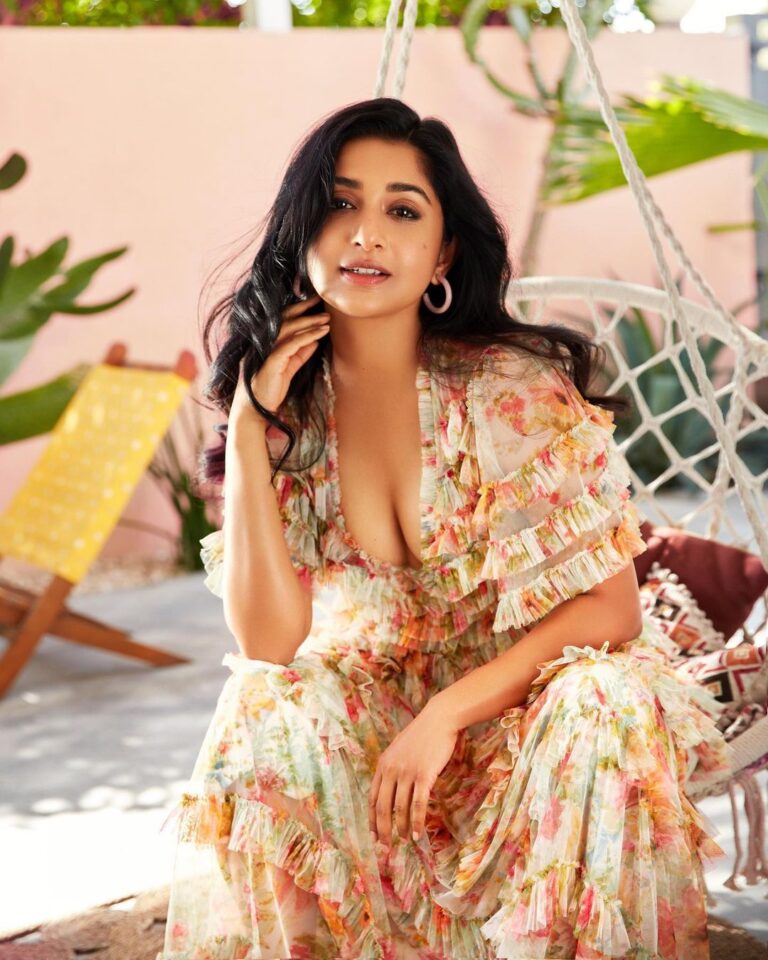 Flawless looks of Actress Meera Jasmine