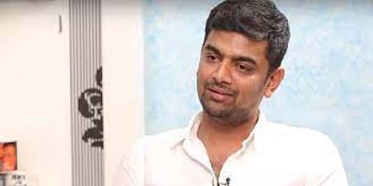 ధనుష్ కోసం మరో తెలుగు డైరెక్టర్ తాపత్రయం !