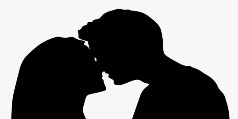 కుర్ర హీరోను సాంతం నాకేస్తోందట